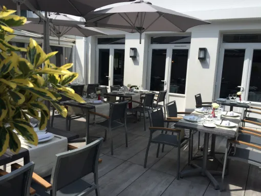 OUVERT LE DIMANCHE DE LA FETE DES MERES, Laval, A La Bonne Auberge