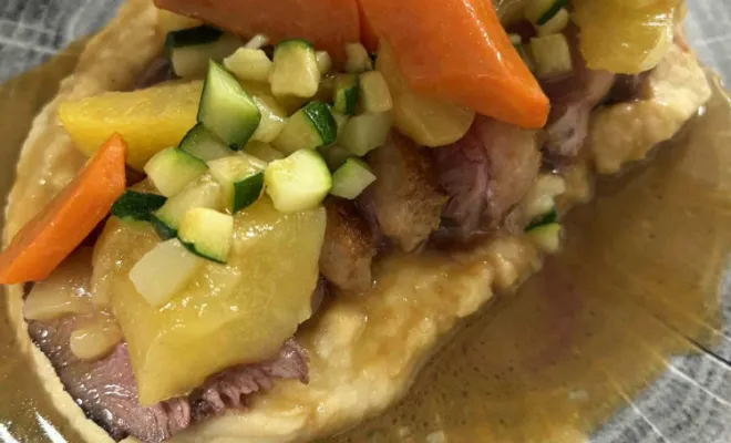 Magret de canard, fruits et légumes de saison, gastrique orange